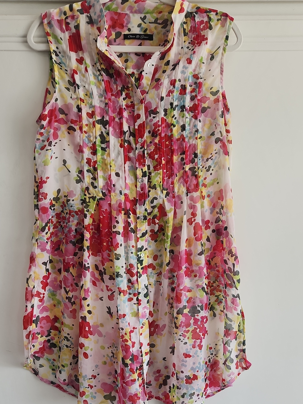 NWOT..Olivia & Grace Long Sleeveless Blouse